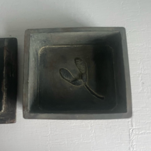 Vintage Hen Feathers Sugar Maple Trinket Box - Picture 8 of 10